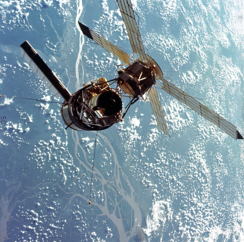 Illustration for article titled Our First Long-Term Space Station Floated Through Space Like a Dragonfly